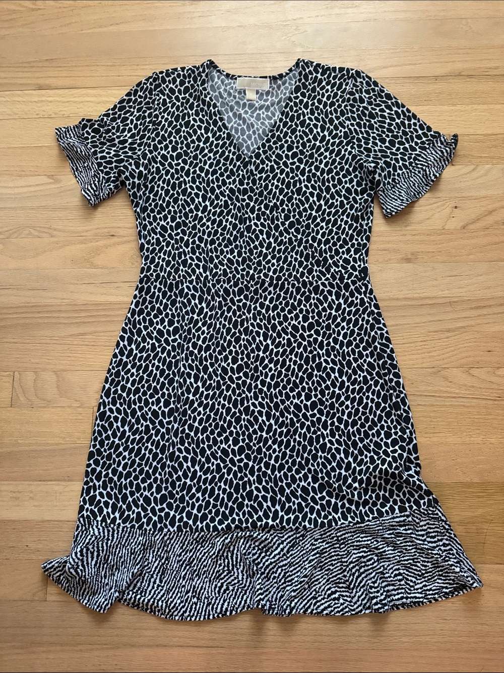 Michael Kors Medium Black & White animal print Short Sleeve V Neck Dress